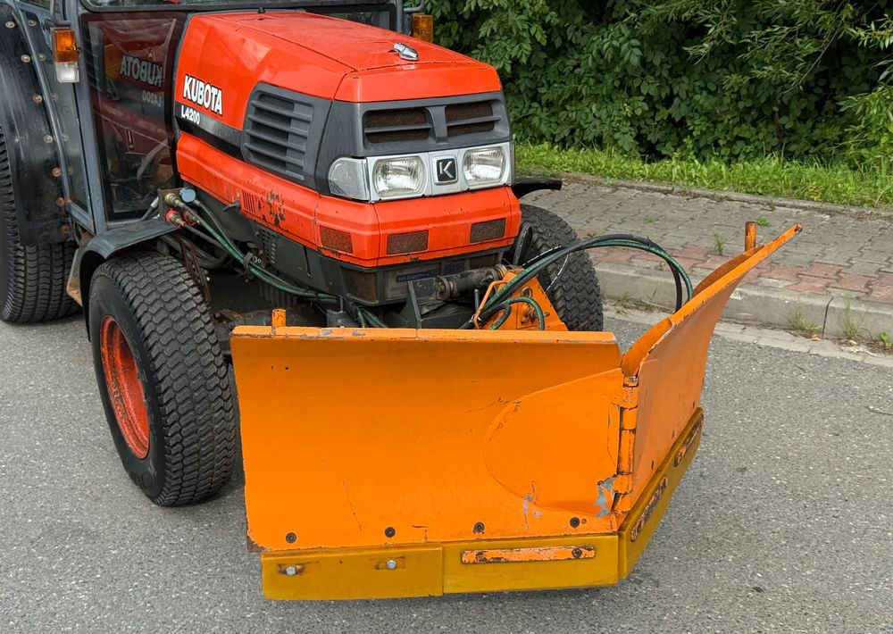 Kubota * Traktor KUBOTA L4200 * 4x4 * Pług Piaskarka * Wałek Przód Tył * Sprowadzony* Zimowe Utrzymanie - جرار: صورة 3 Kubota * Traktor KUBOTA L4200 * 4x4 * Pług Piaskarka * Wałek Przód Tył * Sprowadzony* Zimowe Utrzymanie - جرار: صورة 3