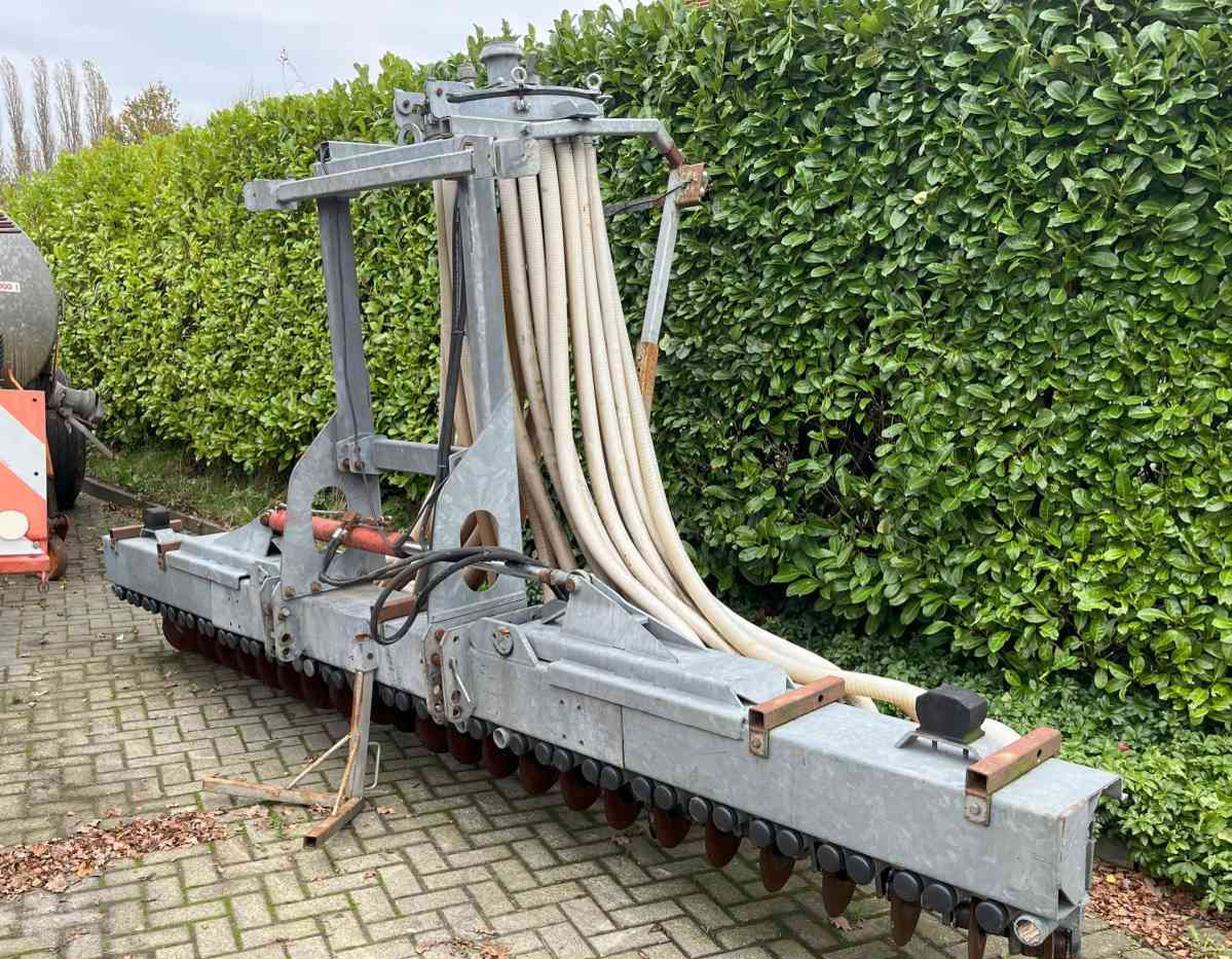 Jako ZBM 480 Zodebemester graslandbemester injecteur mestverwerking - حاقن الطين: صورة 1 Jako ZBM 480 Zodebemester graslandbemester injecteur mestverwerking - حاقن الطين: صورة 1