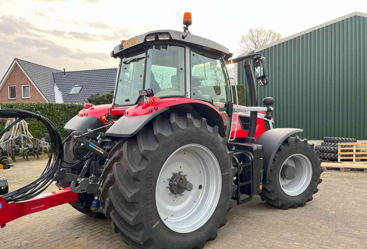 Massey Ferguson 7S.210 Dyna-VT Exclusive Tractoren - جرار: صورة 4 Massey Ferguson 7S.210 Dyna-VT Exclusive Tractoren - جرار: صورة 4