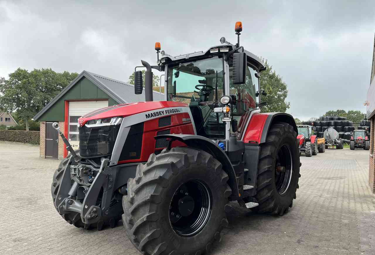 Massey Ferguson 8S.225 Dyna-VT Exclusive Tractoren - جرار: صورة 2 Massey Ferguson 8S.225 Dyna-VT Exclusive Tractoren - جرار: صورة 2
