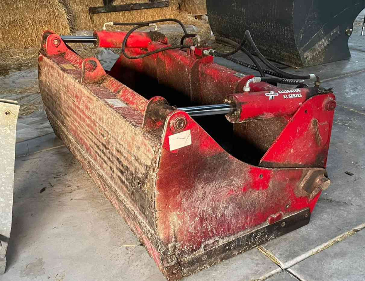 Redrock Kuilhapper 1.60 breed, dichte bodem, Volvo L30 aansluiting voermachines - معدات تخزين حبوب: صورة 1 Redrock Kuilhapper 1.60 breed, dichte bodem, Volvo L30 aansluiting voermachines - معدات تخزين حبوب: صورة 1
