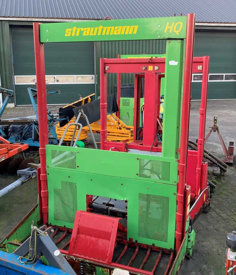 Strautmann HQ 3800 kuilsnijder voermachines - معدات تخزين حبوب: صورة 1 Strautmann HQ 3800 kuilsnijder voermachines - معدات تخزين حبوب: صورة 1