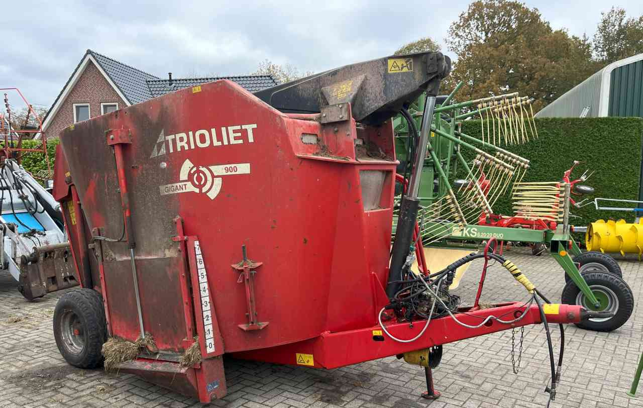 Trioliet Gigant 900 voermengwagen *Verkocht/sold* - عربة خلط الأعلاف: صورة 2 Trioliet Gigant 900 voermengwagen *Verkocht/sold* - عربة خلط الأعلاف: صورة 2