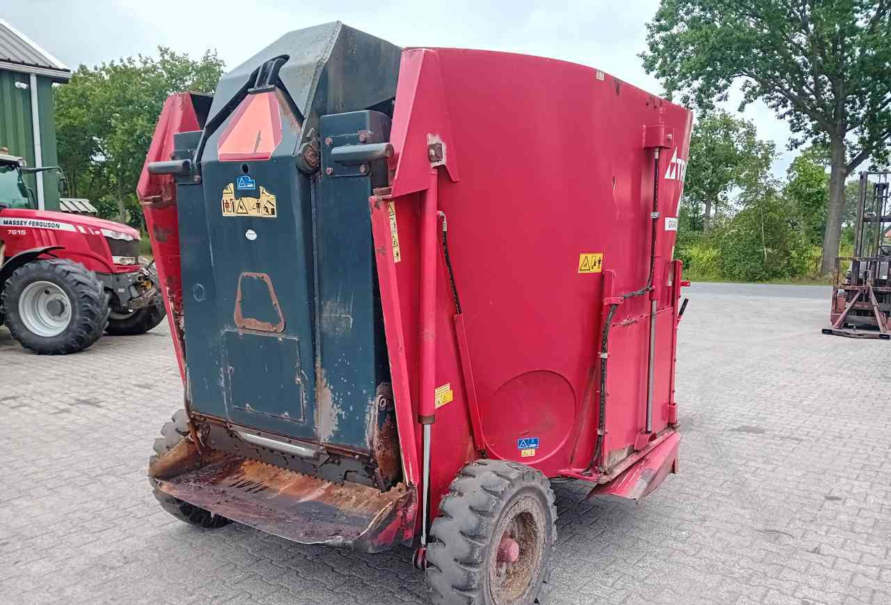 Trioliet Gigant 900 voermengwagen - عربة خلط الأعلاف: صورة 3 Trioliet Gigant 900 voermengwagen - عربة خلط الأعلاف: صورة 3