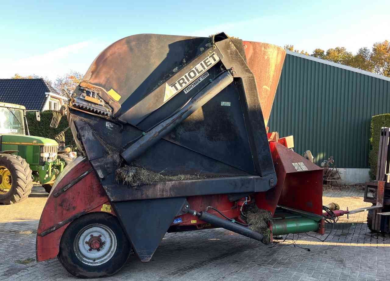 Trioliet Triomix 1200 zelfladende voermengwagen voermachines - عربة خلط الأعلاف: صورة 2 Trioliet Triomix 1200 zelfladende voermengwagen voermachines - عربة خلط الأعلاف: صورة 2