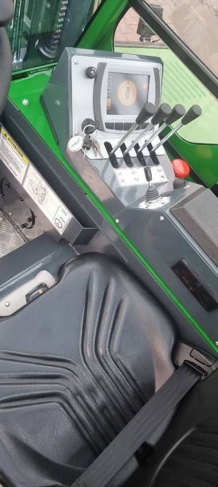 Combilift CBE 2500 - رافعة شوكية للوصول للأماكن الضيقة ب4 اتجاهات: صورة 3 Combilift CBE 2500 - رافعة شوكية للوصول للأماكن الضيقة ب4 اتجاهات: صورة 3