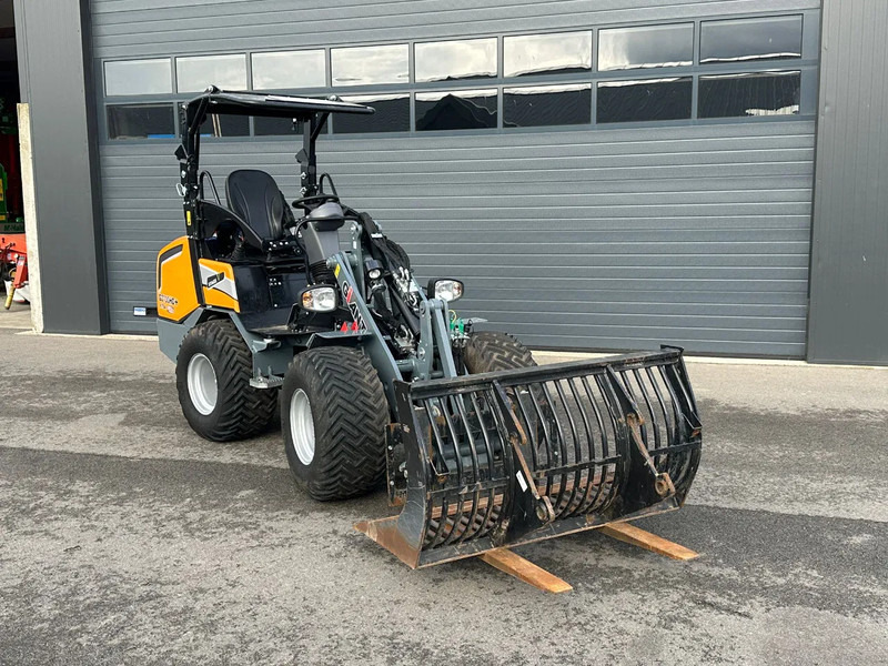 Giant G2700HD+ - اللودر المجنزر صغير: صورة 2 Giant G2700HD+ - اللودر المجنزر صغير: صورة 2