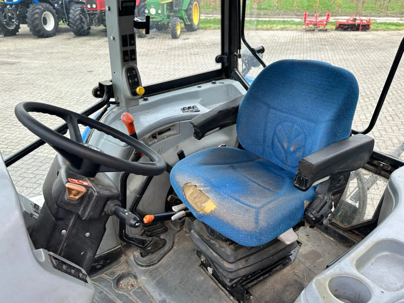 New Holland T5050 Hi-Lo Powershuttle - جرار: صورة 5 New Holland T5050 Hi-Lo Powershuttle - جرار: صورة 5