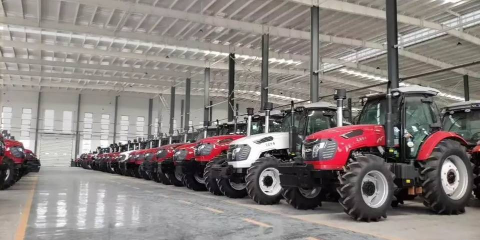 NEW MAXUS 200 HP Tractor 4x4 Warranty up to 10 Years НОВИЙ MAXUS 200 К.с. Трактор 4x4 Гарантія до 10 Років NOWY MAXUS 200 KM Ciągnik 4x4 Gwarancja do 10 LAT - جرار: صورة 2 NEW MAXUS 200 HP Tractor 4x4 Warranty up to 10 Years НОВИЙ MAXUS 200 К.с. Трактор 4x4 Гарантія до 10 Років NOWY MAXUS 200 KM Ciągnik 4x4 Gwarancja do 10 LAT - جرار: صورة 2