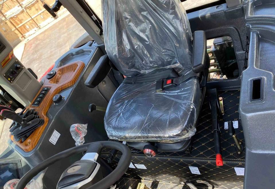 NEW Tractor 180 HP 4x4 MAXUS Warranty up to 10 Years НОВИЙ Трактор 180 К.с. 4x4 MAXUS Гарантія до 10 Років NOWY Ciągnik 180 KM 4x4 MAXUS Gwarancja do 10 LAT - جرار: صورة 4 NEW Tractor 180 HP 4x4 MAXUS Warranty up to 10 Years НОВИЙ Трактор 180 К.с. 4x4 MAXUS Гарантія до 10 Років NOWY Ciągnik 180 KM 4x4 MAXUS Gwarancja do 10 LAT - جرار: صورة 4