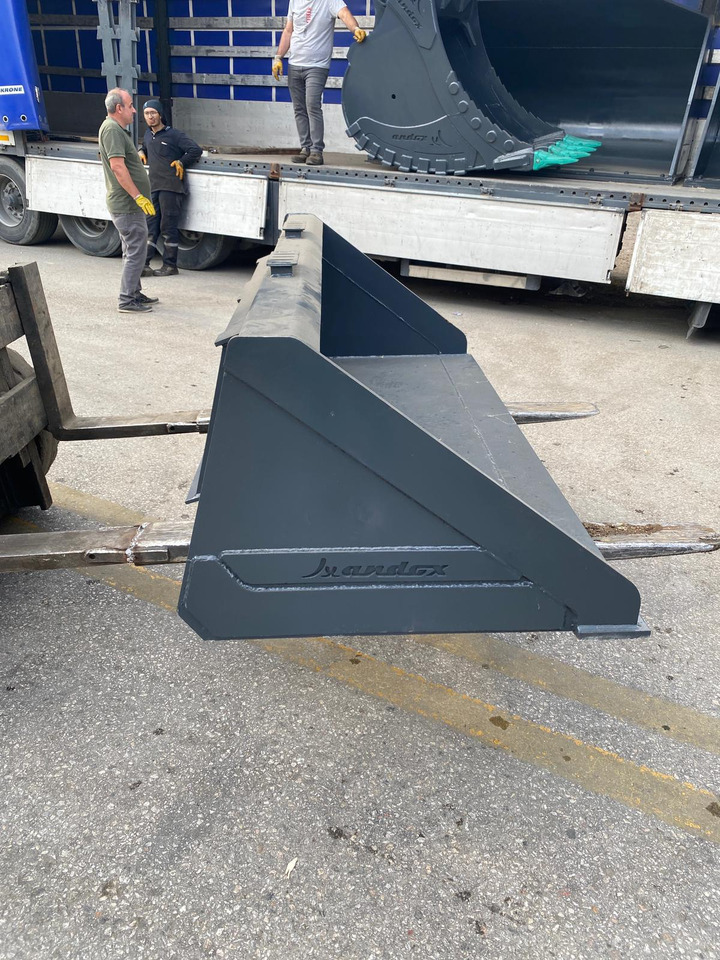 JCB 300 - بكت شيول - آلات الإنشاء: صورة 3 JCB 300 - بكت شيول - آلات الإنشاء: صورة 3