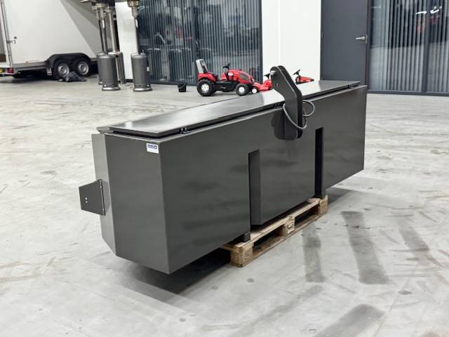 Fendt Frontkist, opbergbox - قطع الغيار - آلات زراعية: صورة 3 Fendt Frontkist, opbergbox - قطع الغيار - آلات زراعية: صورة 3