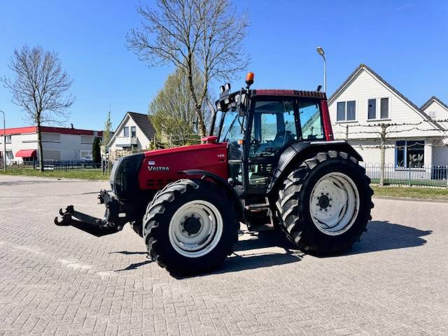 Valtra 6400, Luchtremmen, Fronthef, Frontaftakas - جرار: صورة 2 Valtra 6400, Luchtremmen, Fronthef, Frontaftakas - جرار: صورة 2