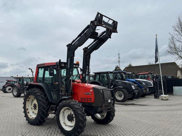 Valtra Valmet 6650 Hitech, voorlader, vloeistofkoppeling - جرار: صورة 2 Valtra Valmet 6650 Hitech, voorlader, vloeistofkoppeling - جرار: صورة 2