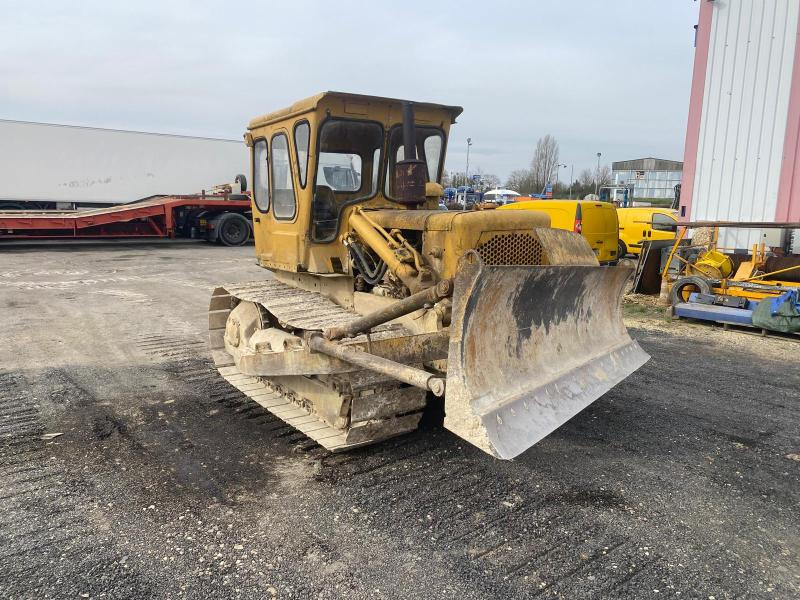 Caterpillar D4D - بلدوزر: صورة 1 Caterpillar D4D - بلدوزر: صورة 1