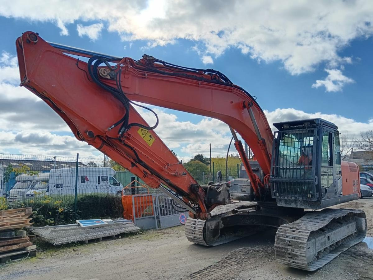Hitachi ZX210LC-3 - حفار زاحف: صورة 1 Hitachi ZX210LC-3 - حفار زاحف: صورة 1