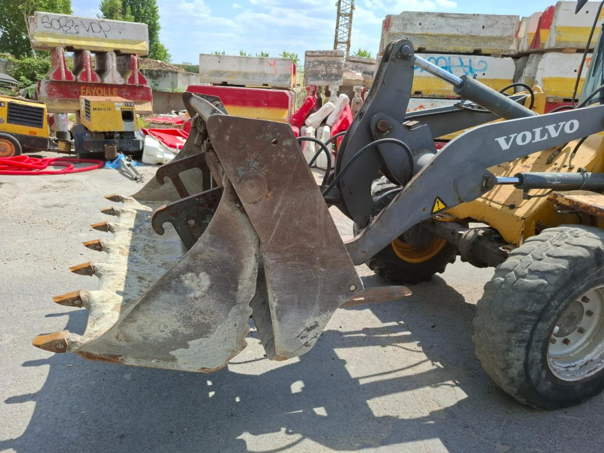 اللودر بعجل Volvo L 30: صورة 10 اللودر بعجل Volvo L 30: صورة 10