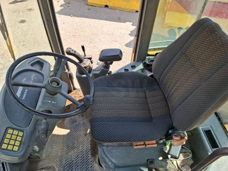 اللودر بعجل Volvo L 30: صورة 15 اللودر بعجل Volvo L 30: صورة 15