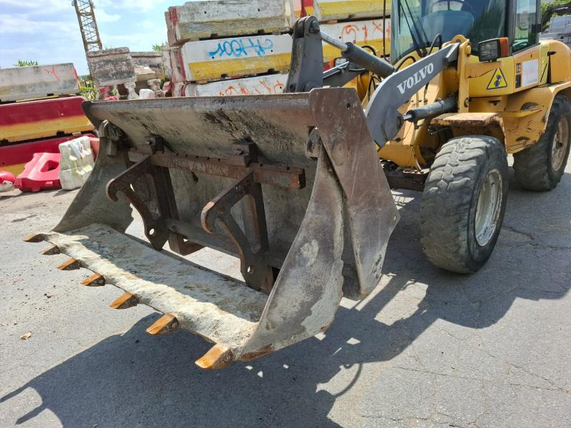 اللودر بعجل Volvo L 30: صورة 11 اللودر بعجل Volvo L 30: صورة 11