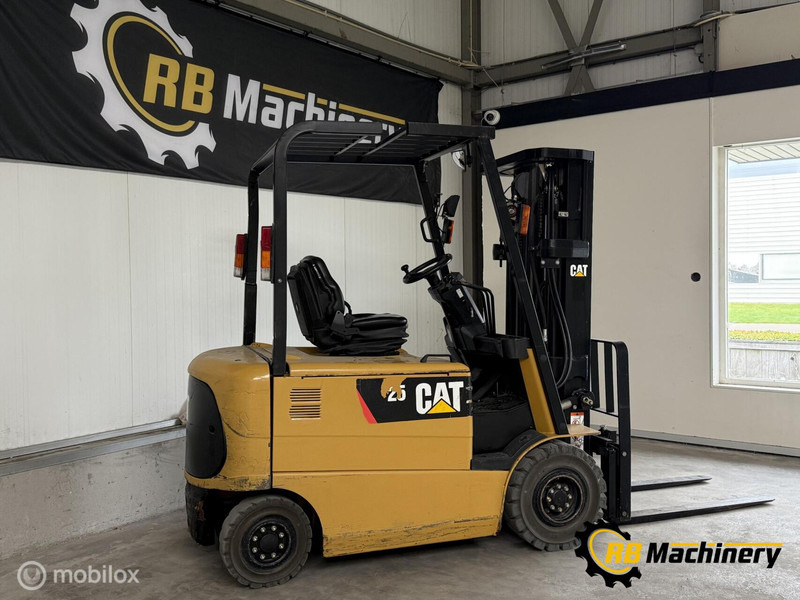 Caterpillar EP25K PAC - رافعة شوكية: صورة 3 Caterpillar EP25K PAC - رافعة شوكية: صورة 3