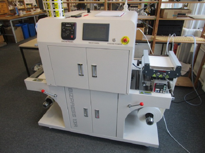 DIGITAL ETIKETTENDRUCKMASCHINE VP320C BIZPRESS 13R - آلات الطباعة: صورة 1 DIGITAL ETIKETTENDRUCKMASCHINE VP320C BIZPRESS 13R - آلات الطباعة: صورة 1