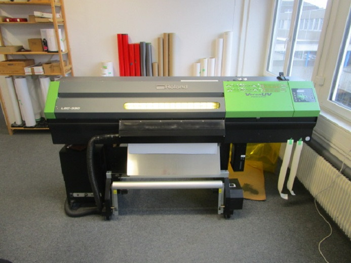 DRUCK- UND SCHNEID-MASCHINE ROLAND LEC-330 - آلات الطباعة: صورة 1 DRUCK- UND SCHNEID-MASCHINE ROLAND LEC-330 - آلات الطباعة: صورة 1