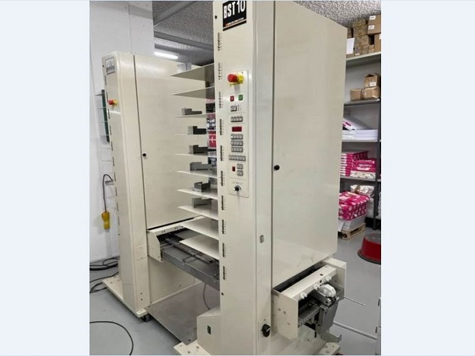 ZUSAMMENTRAGMASCHINE BOURG: 2xTÜRME BST10 & BDF - آلات الطباعة: صورة 1 ZUSAMMENTRAGMASCHINE BOURG: 2xTÜRME BST10 & BDF - آلات الطباعة: صورة 1