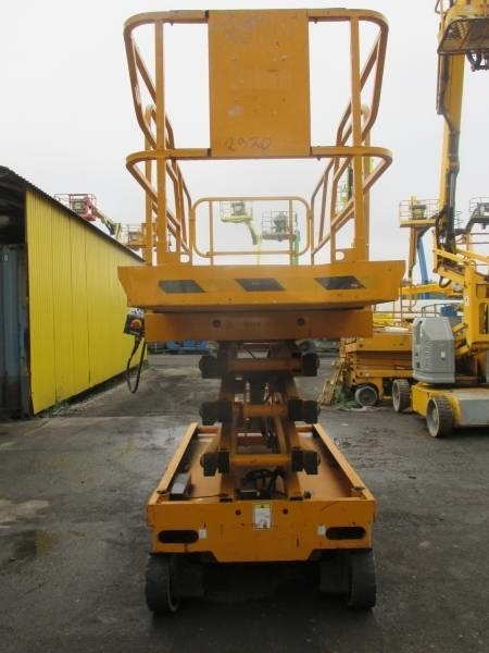 Haulotte Compact 10 - مرفاع مقصي: صورة 3 Haulotte Compact 10 - مرفاع مقصي: صورة 3