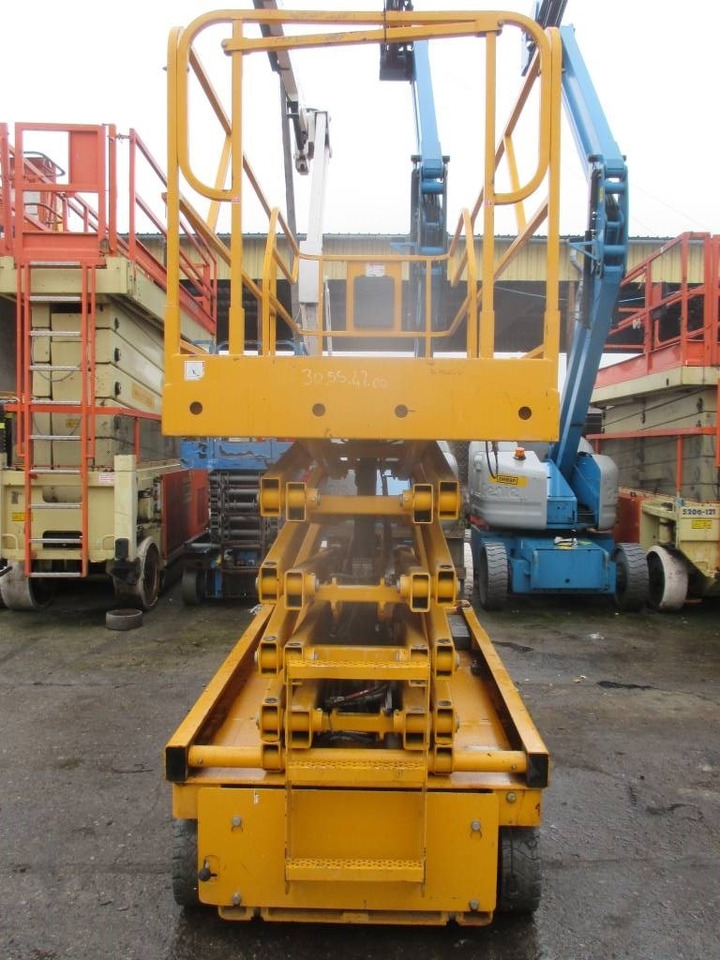 مرفاع مقصي Haulotte Compact 12: صورة 7 مرفاع مقصي Haulotte Compact 12: صورة 7