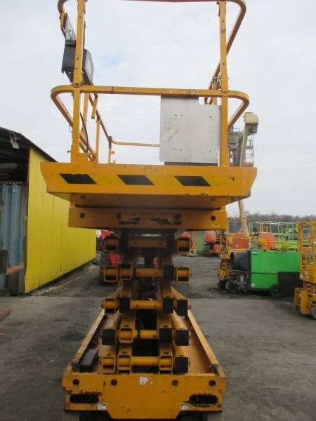 Haulotte Compact 14 - مرفاع مقصي: صورة 3 Haulotte Compact 14 - مرفاع مقصي: صورة 3