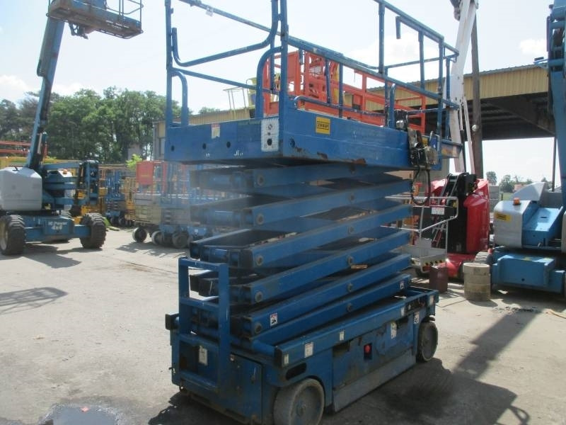 Haulotte Compact 14 - مرفاع مقصي: صورة 5 Haulotte Compact 14 - مرفاع مقصي: صورة 5