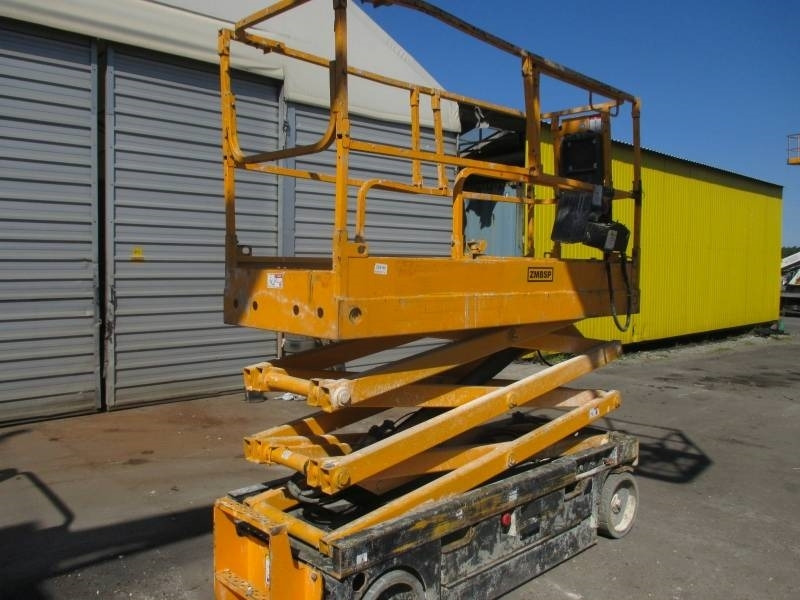 Haulotte Compact 8 - مرفاع مقصي: صورة 2 Haulotte Compact 8 - مرفاع مقصي: صورة 2