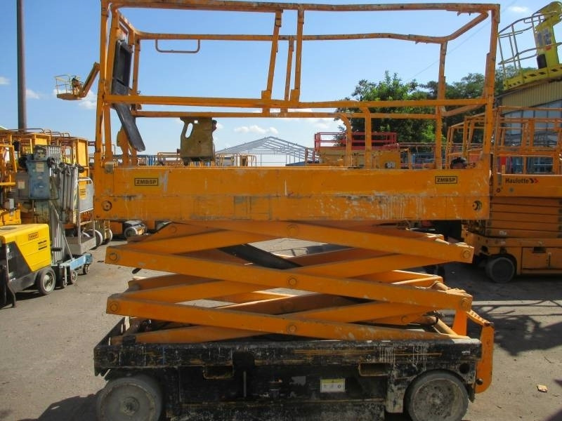 Haulotte Compact 8 - مرفاع مقصي: صورة 5 Haulotte Compact 8 - مرفاع مقصي: صورة 5