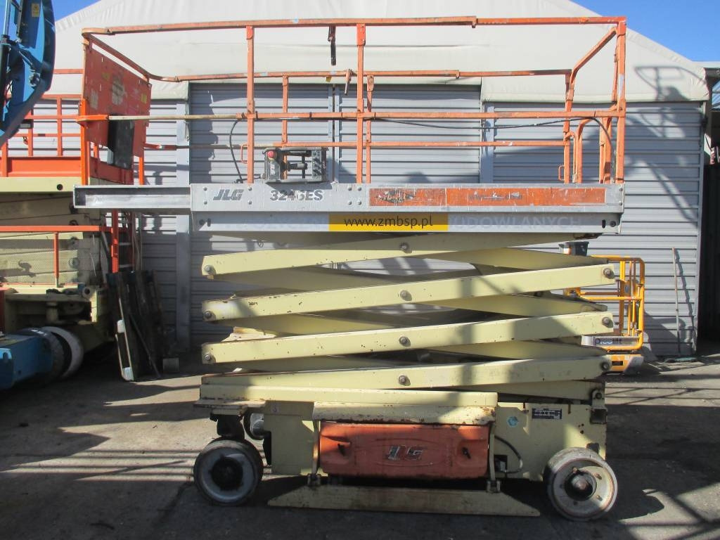 JLG 3246 ES - مرفاع مقصي: صورة 1 JLG 3246 ES - مرفاع مقصي: صورة 1