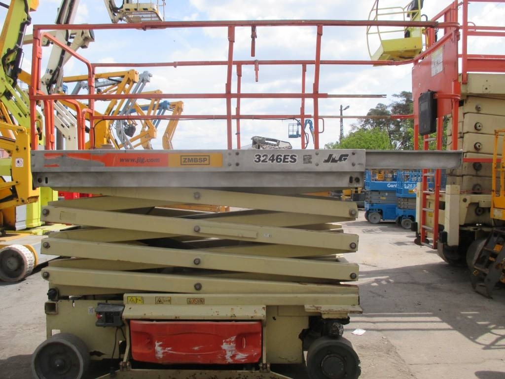 JLG 3246 ES - مرفاع مقصي: صورة 5 JLG 3246 ES - مرفاع مقصي: صورة 5