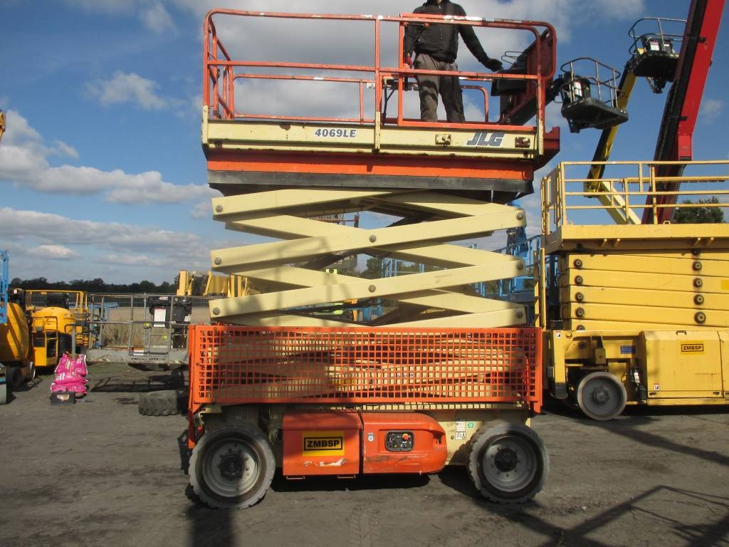 JLG 4069 LE - مرفاع مقصي: صورة 1 JLG 4069 LE - مرفاع مقصي: صورة 1