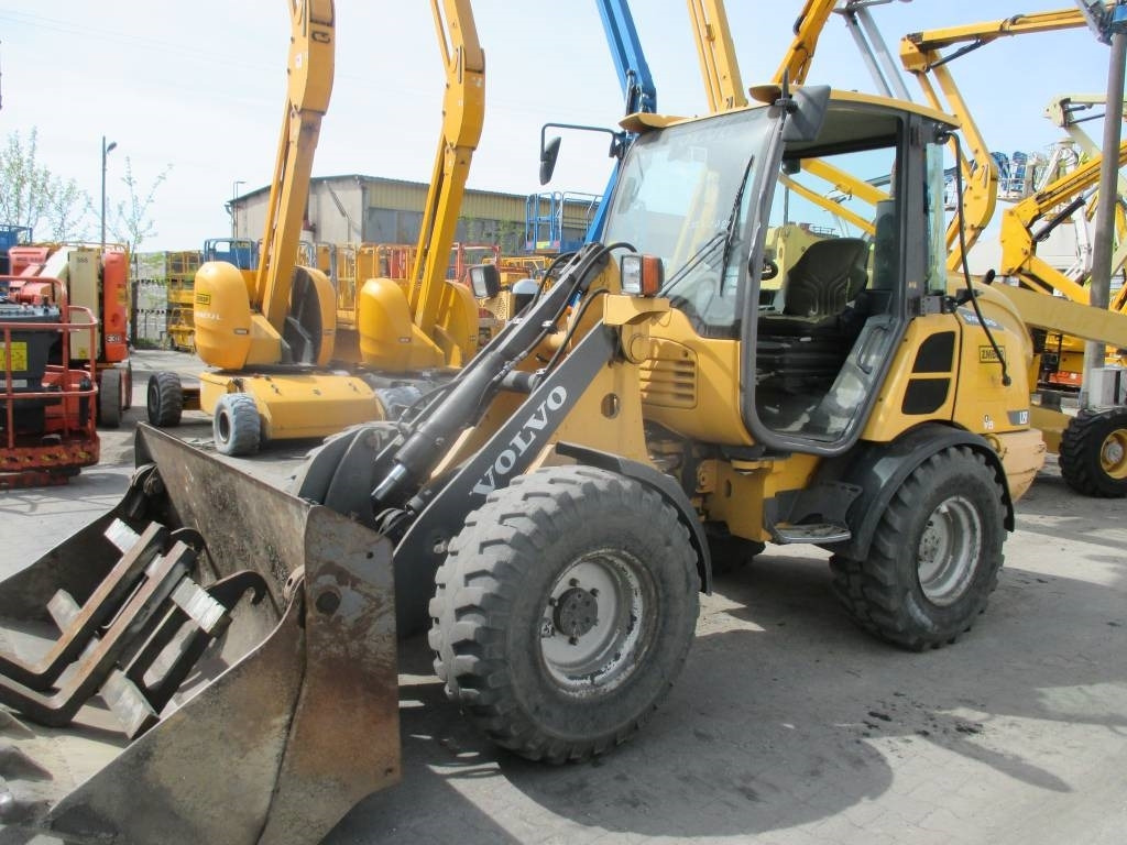 اللودر بعجل Volvo L 25 F: صورة 6