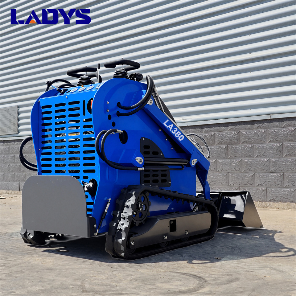 LADYS LA380 Mini Skid Steer Loader Compact Track Diesel Cheap Mini Skid Steer Loader For Sale With Mini Skid Steer Attachments 4 In 1 Bucket - شيول صغير: صورة 4 LADYS LA380 Mini Skid Steer Loader Compact Track Diesel Cheap Mini Skid Steer Loader For Sale With Mini Skid Steer Attachments 4 In 1 Bucket - شيول صغير: صورة 4