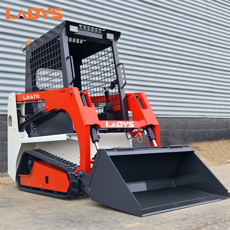 LADYS LA670 Mini Small Skid Steer Loader Compact Track Diesel Mini Skid Steer Loader For Sale With Small Mini Skid Steer Attachments 4 In 1 Bucket - شيول صغير: صورة 2 LADYS LA670 Mini Small Skid Steer Loader Compact Track Diesel Mini Skid Steer Loader For Sale With Small Mini Skid Steer Attachments 4 In 1 Bucket - شيول صغير: صورة 2