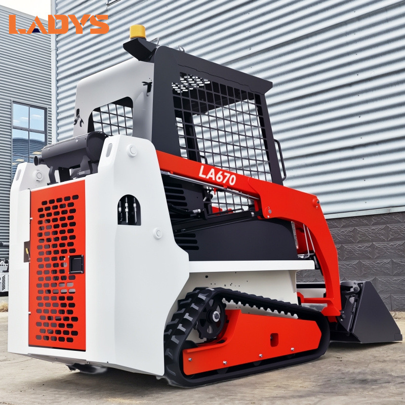 LADYS LA670 Mini Small Skid Steer Loader Compact Track Diesel Mini Skid Steer Loader For Sale With Small Mini Skid Steer Attachments 4 In 1 Bucket - شيول صغير: صورة 5 LADYS LA670 Mini Small Skid Steer Loader Compact Track Diesel Mini Skid Steer Loader For Sale With Small Mini Skid Steer Attachments 4 In 1 Bucket - شيول صغير: صورة 5