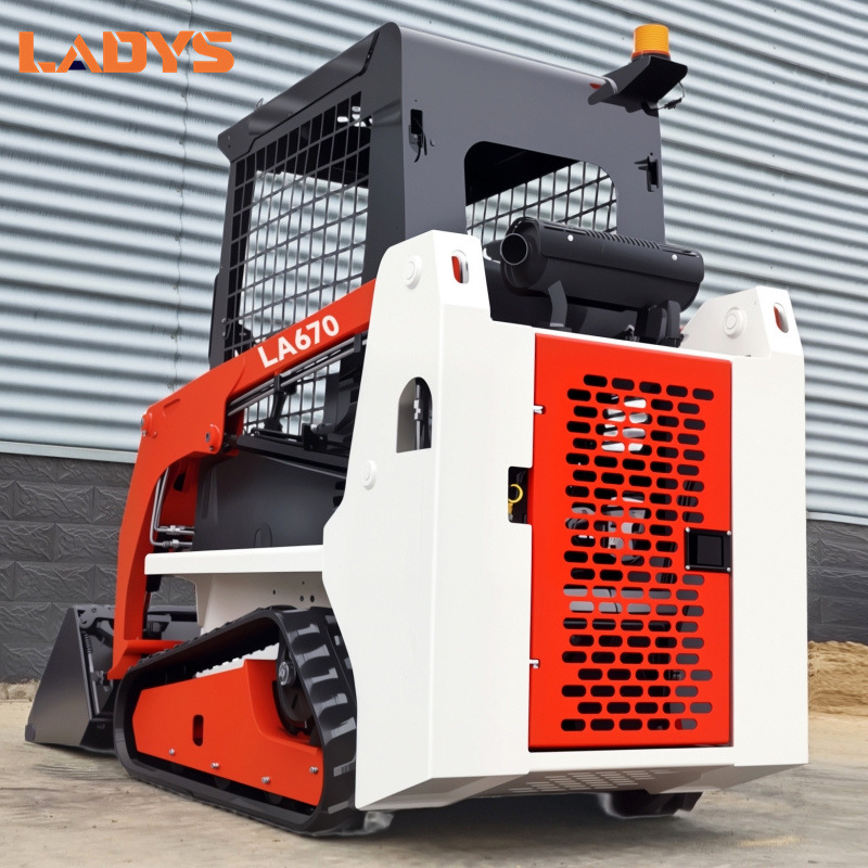 LADYS LA670 Mini Small Skid Steer Loader Compact Track Diesel Mini Skid Steer Loader For Sale With Small Mini Skid Steer Attachments 4 In 1 Bucket - شيول صغير: صورة 4 LADYS LA670 Mini Small Skid Steer Loader Compact Track Diesel Mini Skid Steer Loader For Sale With Small Mini Skid Steer Attachments 4 In 1 Bucket - شيول صغير: صورة 4