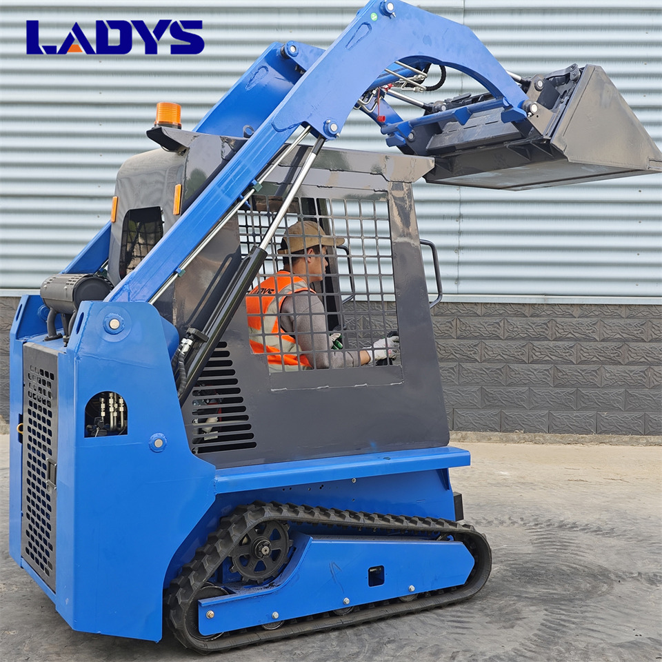 LADYS LADYS LA670 Mini Small Skid Steer Loader Compact Track Diesel Mini Skid Steer Loader For Sale With Small Mini Skid Steer Attachments 4 In 1 Bucket - شيول صغير: صورة 3 LADYS LADYS LA670 Mini Small Skid Steer Loader Compact Track Diesel Mini Skid Steer Loader For Sale With Small Mini Skid Steer Attachments 4 In 1 Bucket - شيول صغير: صورة 3