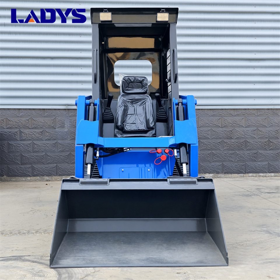 LADYS LADYS LA670 Mini Small Skid Steer Loader Compact Track Diesel Mini Skid Steer Loader For Sale With Small Mini Skid Steer Attachments 4 In 1 Bucket - شيول صغير: صورة 5 LADYS LADYS LA670 Mini Small Skid Steer Loader Compact Track Diesel Mini Skid Steer Loader For Sale With Small Mini Skid Steer Attachments 4 In 1 Bucket - شيول صغير: صورة 5