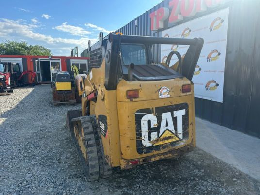 Caterpillar 259 B - 3 High Flow à 28500 € HT - اللودر المجنزر صغير: صورة 4 Caterpillar 259 B - 3 High Flow à 28500 € HT - اللودر المجنزر صغير: صورة 4