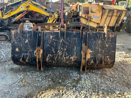 Godet chargeur pour Tracto - بكت: صورة 4 Godet chargeur pour Tracto - بكت: صورة 4