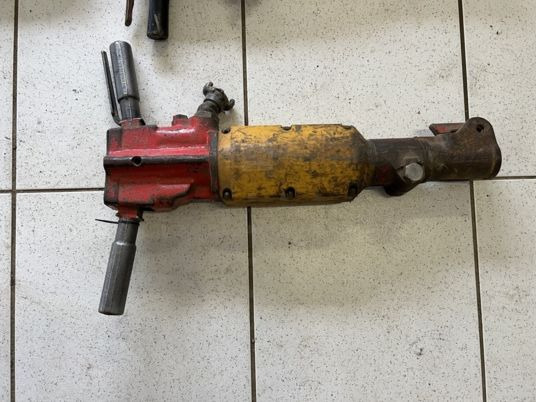 Marteau piqueur pneumatique Atlas copco - معدات الانشاءات: صورة 3 Marteau piqueur pneumatique Atlas copco - معدات الانشاءات: صورة 3