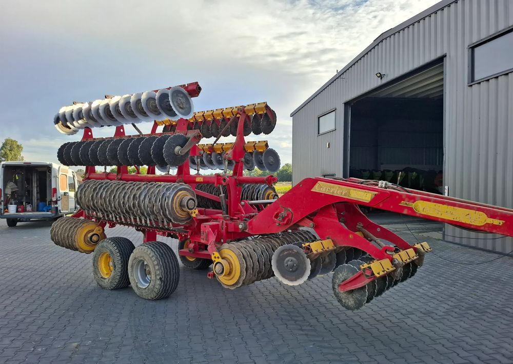 Väderstad Carrier 820 2011 rok , Nowe Talerze , Nie Malowany , Stan Bardzo Dobry - معدات حرث التربة: صورة 1 Väderstad Carrier 820 2011 rok , Nowe Talerze , Nie Malowany , Stan Bardzo Dobry - معدات حرث التربة: صورة 1