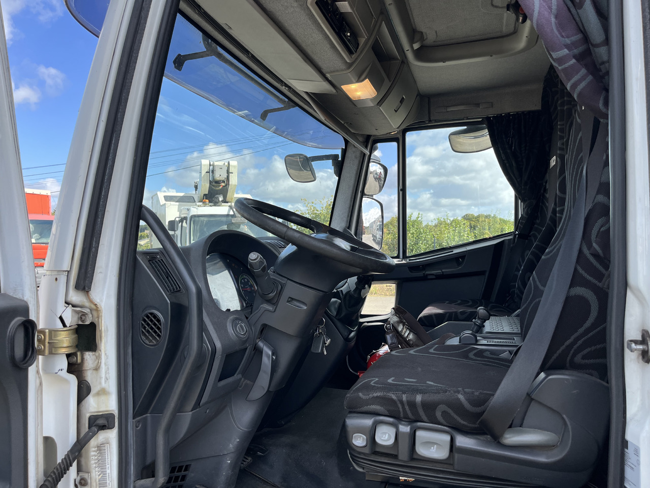 شاحنة صندوقية IVECO Eurocargo 120e28: صورة 12 شاحنة صندوقية IVECO Eurocargo 120e28: صورة 12