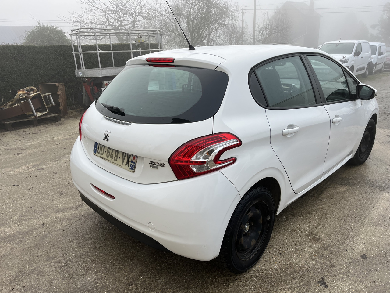 Peugeot 208 1L6 hdi 100cv 2 places motricité renforcée FAM - فان المدمجة: صورة 2 Peugeot 208 1L6 hdi 100cv 2 places motricité renforcée FAM - فان المدمجة: صورة 2