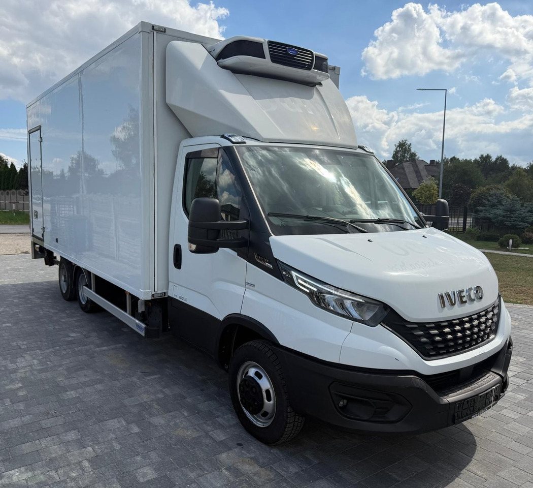 IVECO 40C18 BE COMBI – chłodnia z windą, kat. B+E, polift, 2019 rok - شاحنة توصيل مبردة: صورة 3 IVECO 40C18 BE COMBI – chłodnia z windą, kat. B+E, polift, 2019 rok - شاحنة توصيل مبردة: صورة 3